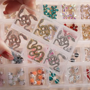 3D Silver Gold Snake Star Nail Art Decals Luxury Rhinestones for Nail Decoration Made of Plastic for Salon Use