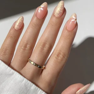 French Style Acrylic Minimalist White Petal Motifs With Dainty Press on Nails